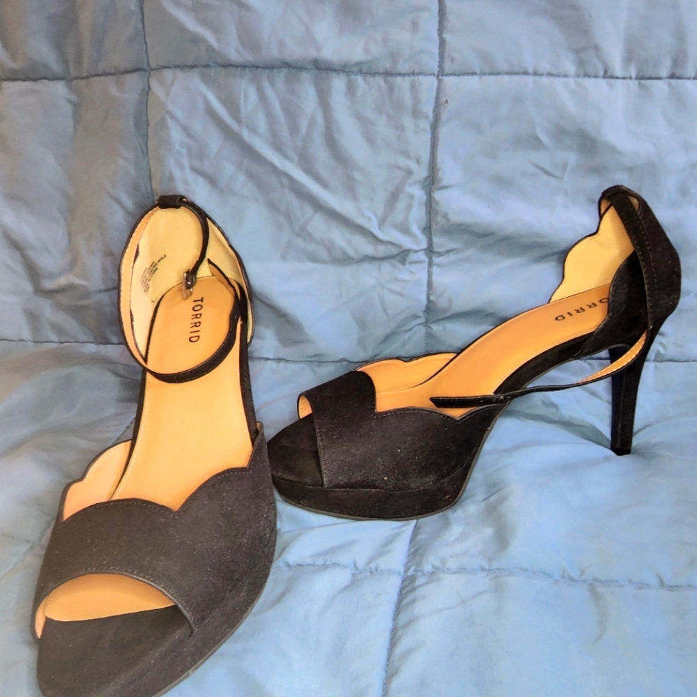 Womens size 11 heals
